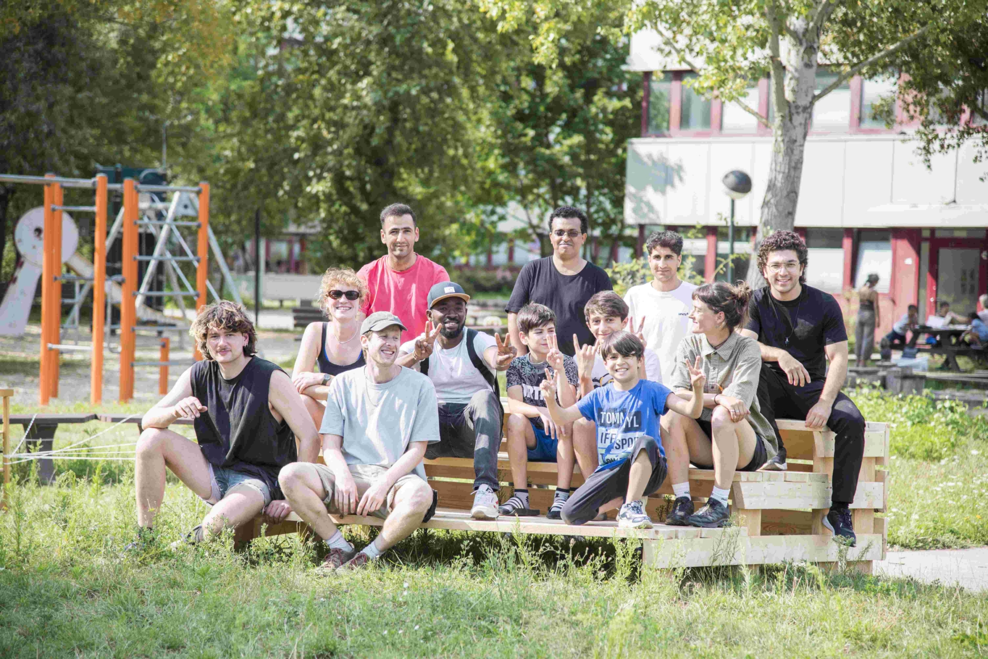 Tribunes to design and build