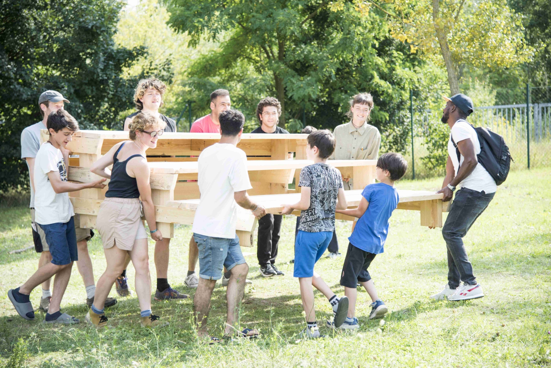 Tribunes to design and build